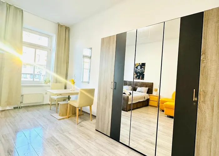 Cozy 3br For Up To 9p, 10 Min To Fac Platz Apartment