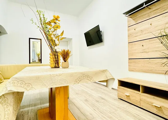 Cozy 3br For Up To 9p, 10 Min To Fac Platz Apartment *